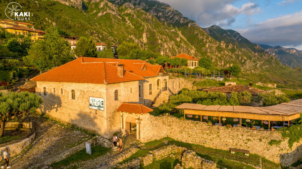 Wycieczka do kruji z jeziora Bovilla