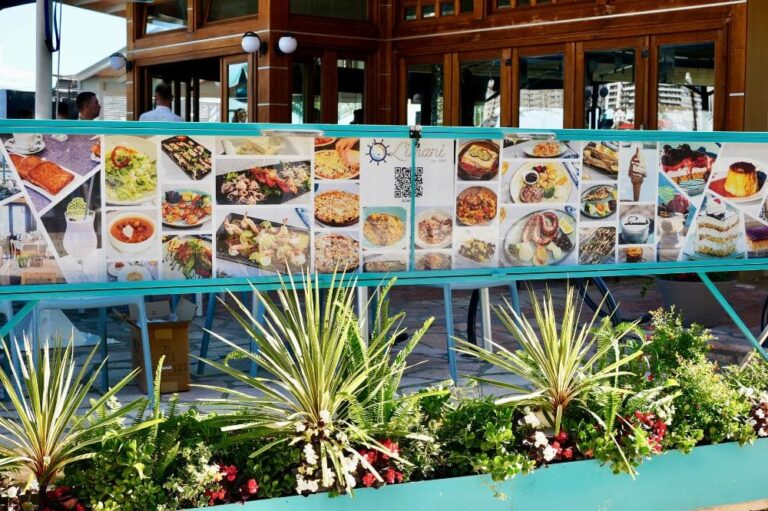 menu restauracji w Sarandzie
