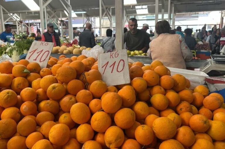 pomarańcze ceny w Albanii 2025