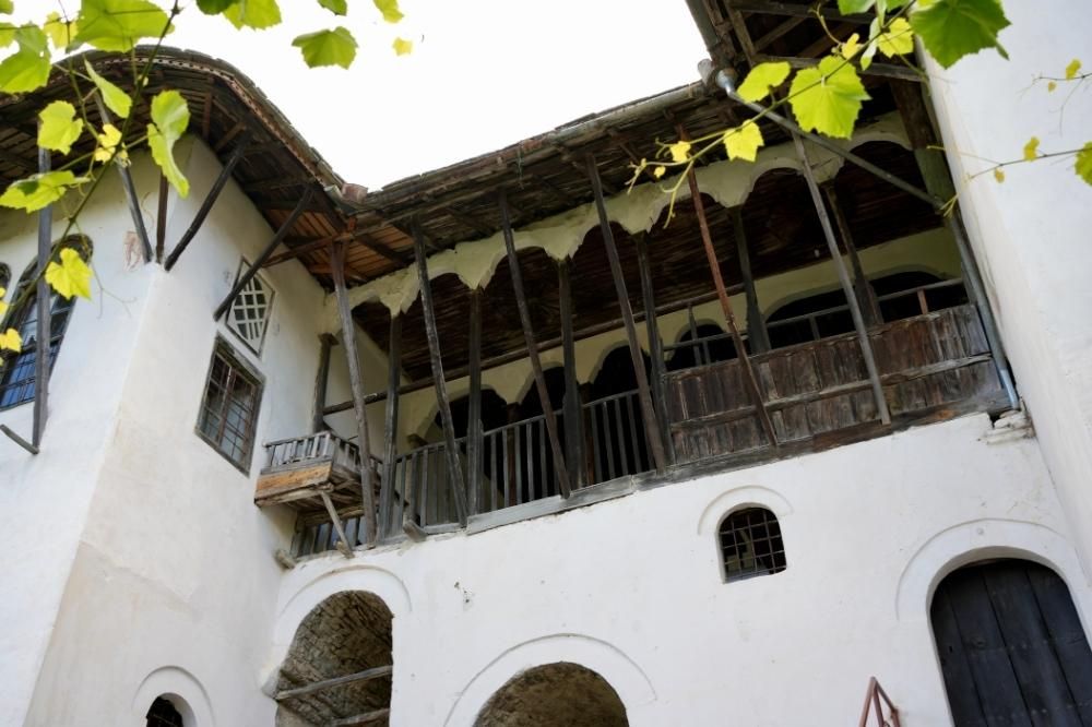 balkon dom skenduli Gjrokaster
