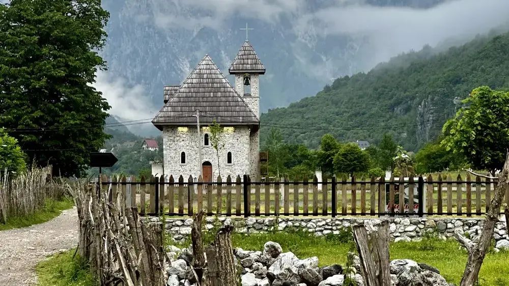 Theth, kościół