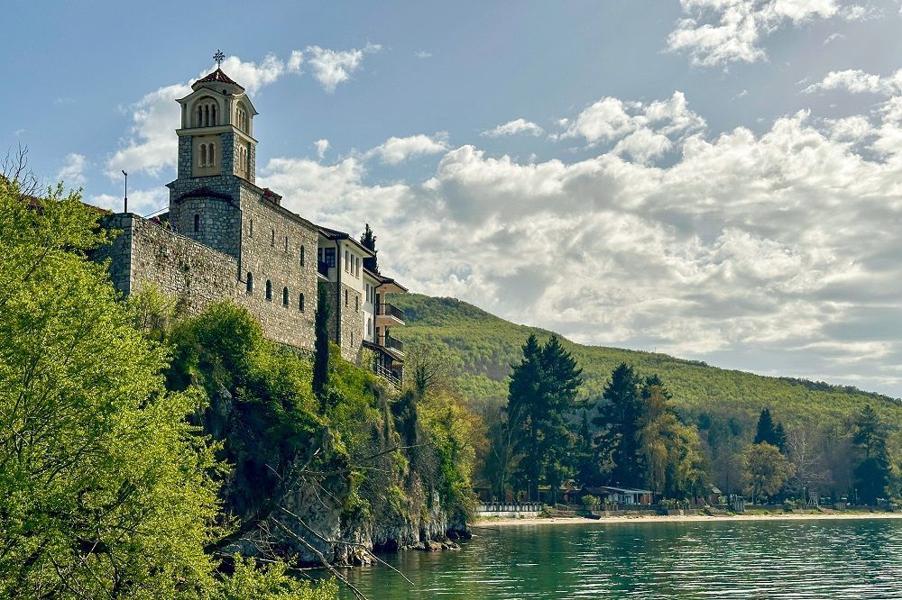 jezioro ochrydzkie atrakcja klasztor św. nauma
