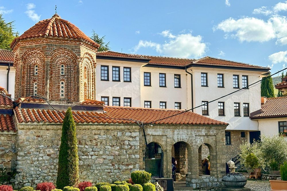 jezioro ochrydzkie atrakcja klasztor św. nauma