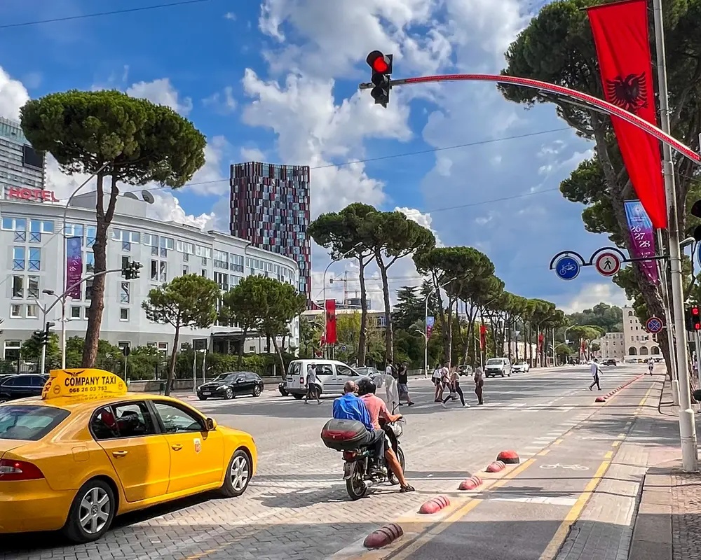 Tirana, Bulwar Męczenników Narodu