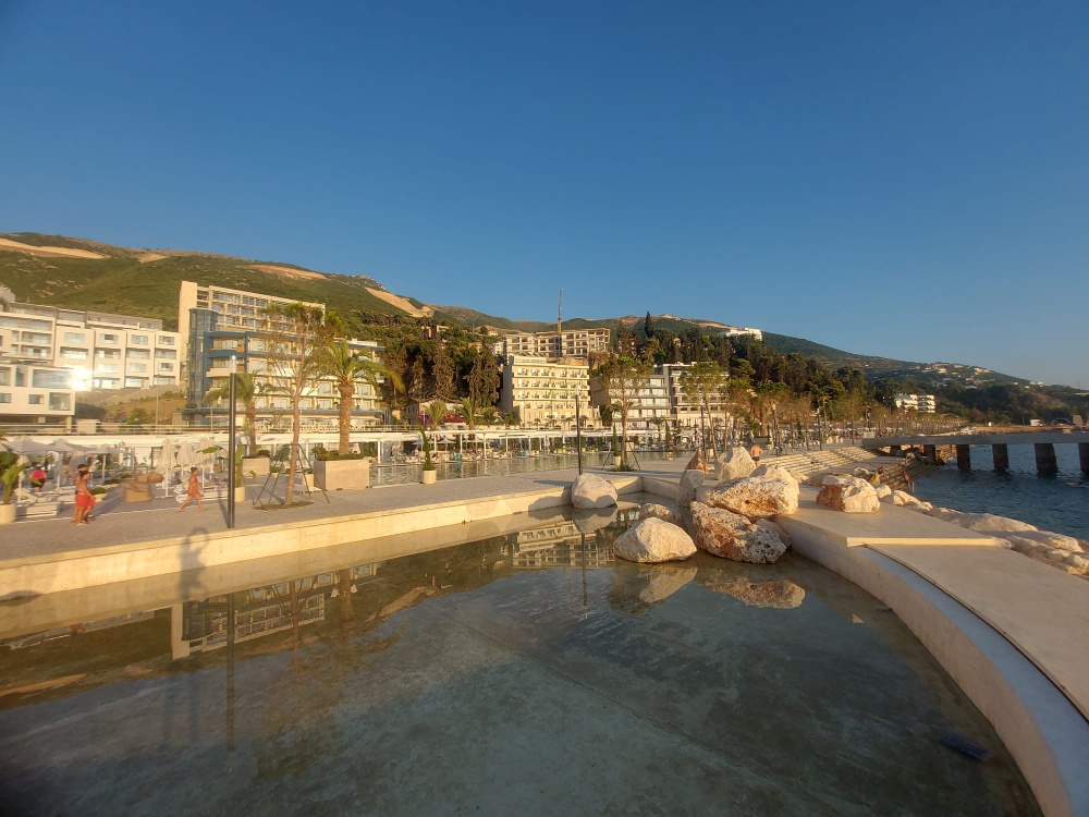 wlora lungo mare 2