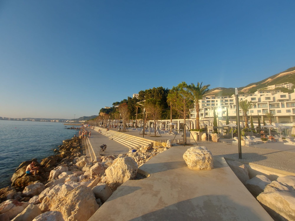 wlora lungo mare 2