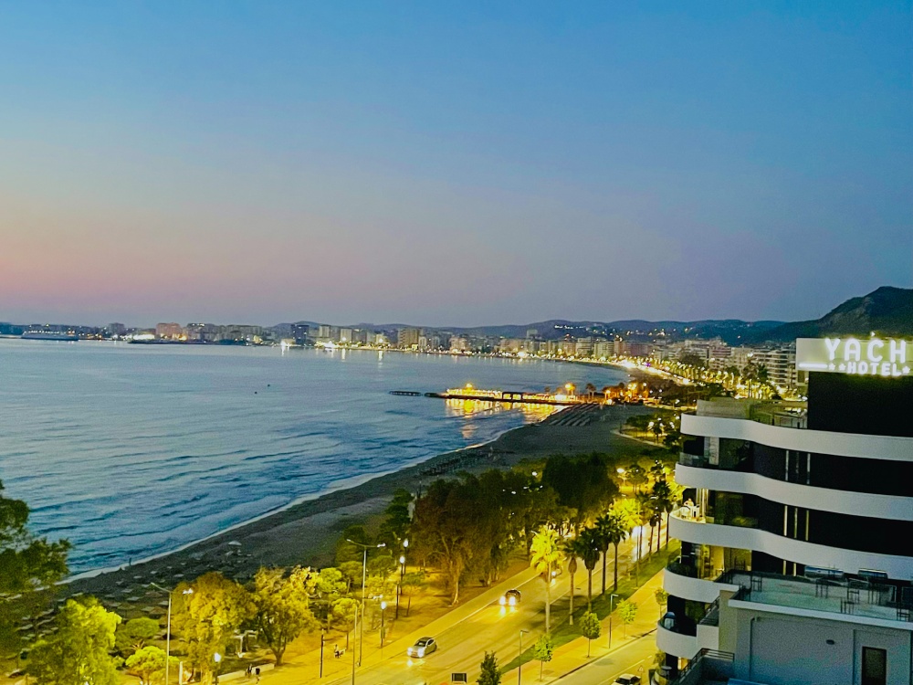 wlora lungo mare 1